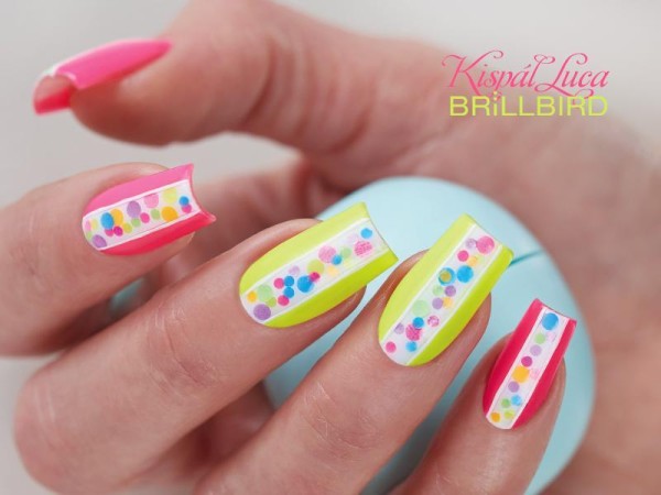 Tavaszi műköröm nailart dots díszítéssel