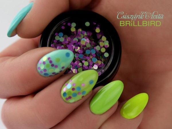 Műköröm nailart dots mintával